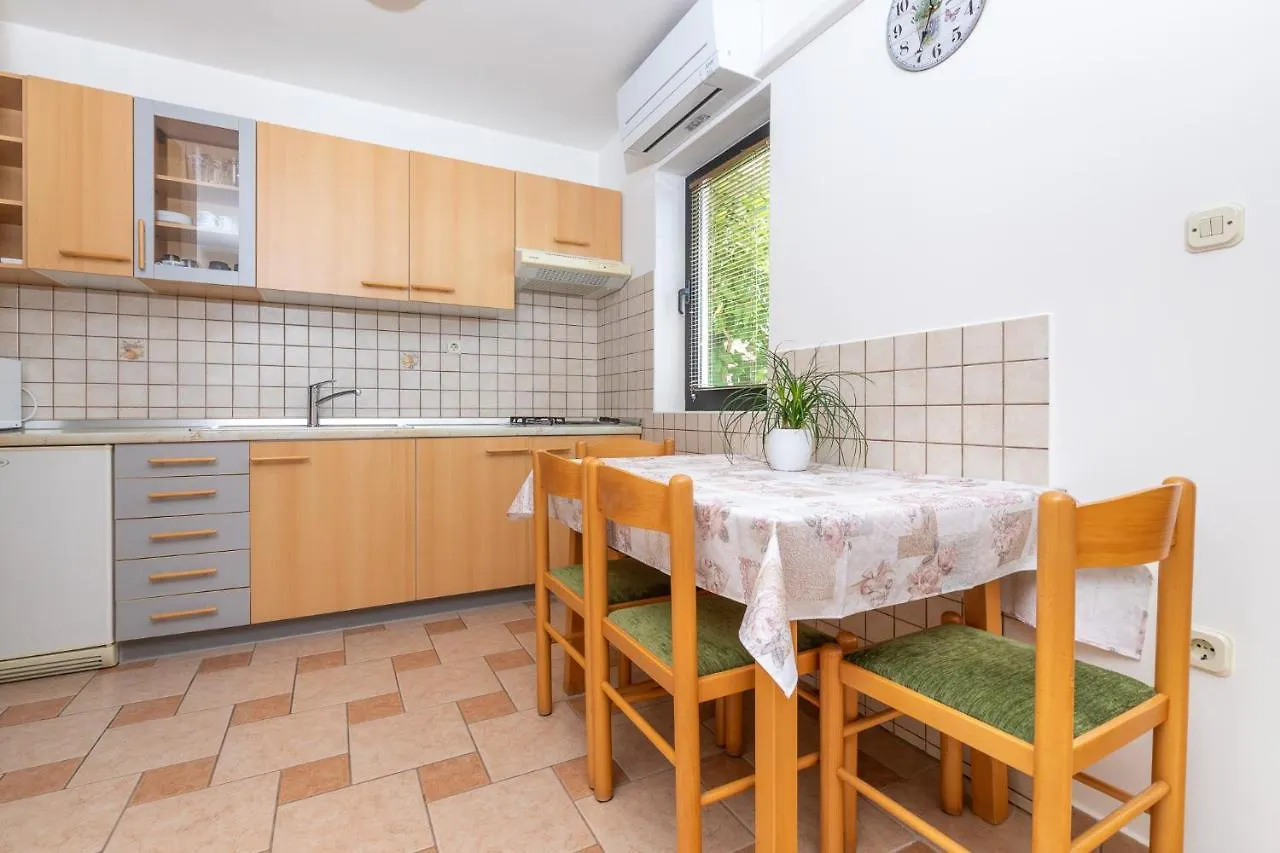 Villa Paradiso Punat 0*,